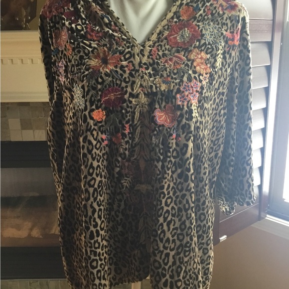 Johnny Was Taline V neck velvet embroidered top - Picture 7 of 9